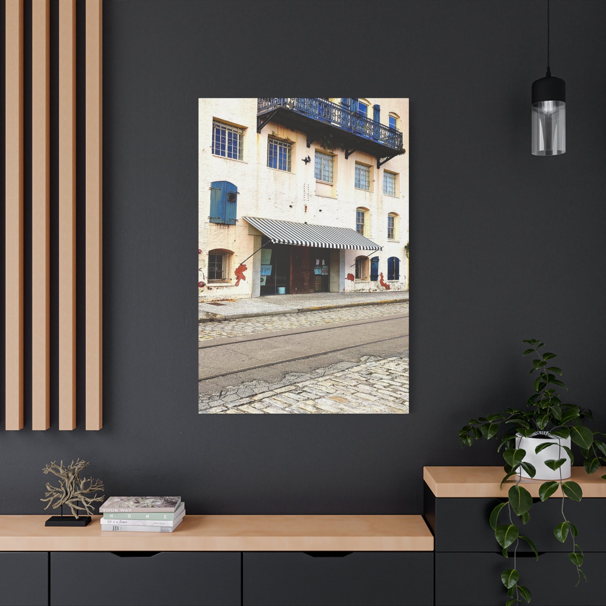 Vintage Apartment By Railroad Track 14